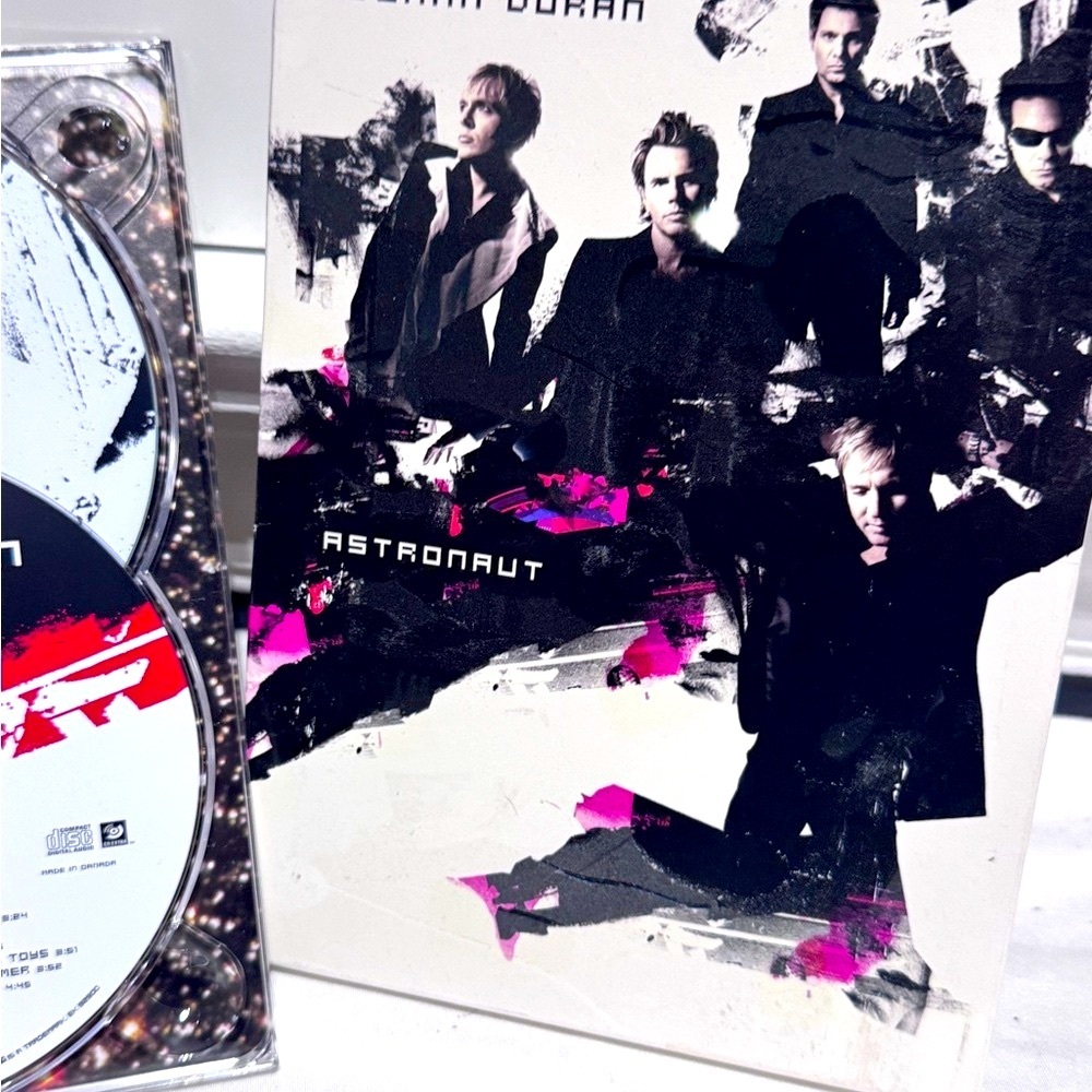 🎶✨ Duran Duran – Live from the Astronaut Tour (2004) | 2-Disc DVD + CD Set ✨🎶 - Picture 8 of 16
